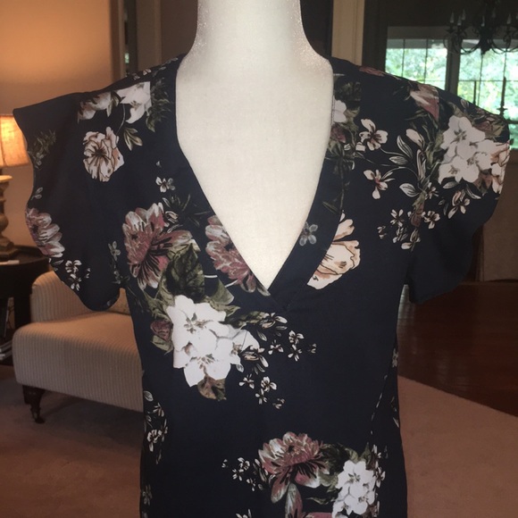 Women’s c & e floral Blouse in Medium - Picture 2 of 12
